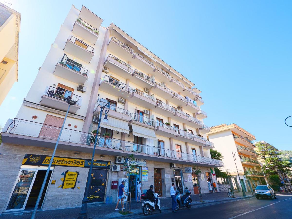 ARANCI 67 - convenient apartment in Sorrento centre Extérieur photo