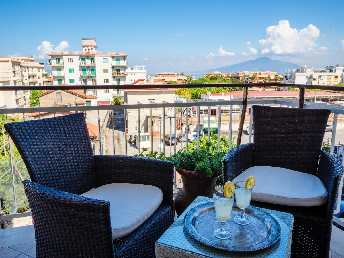ARANCI 67 - convenient apartment in Sorrento centre Extérieur photo