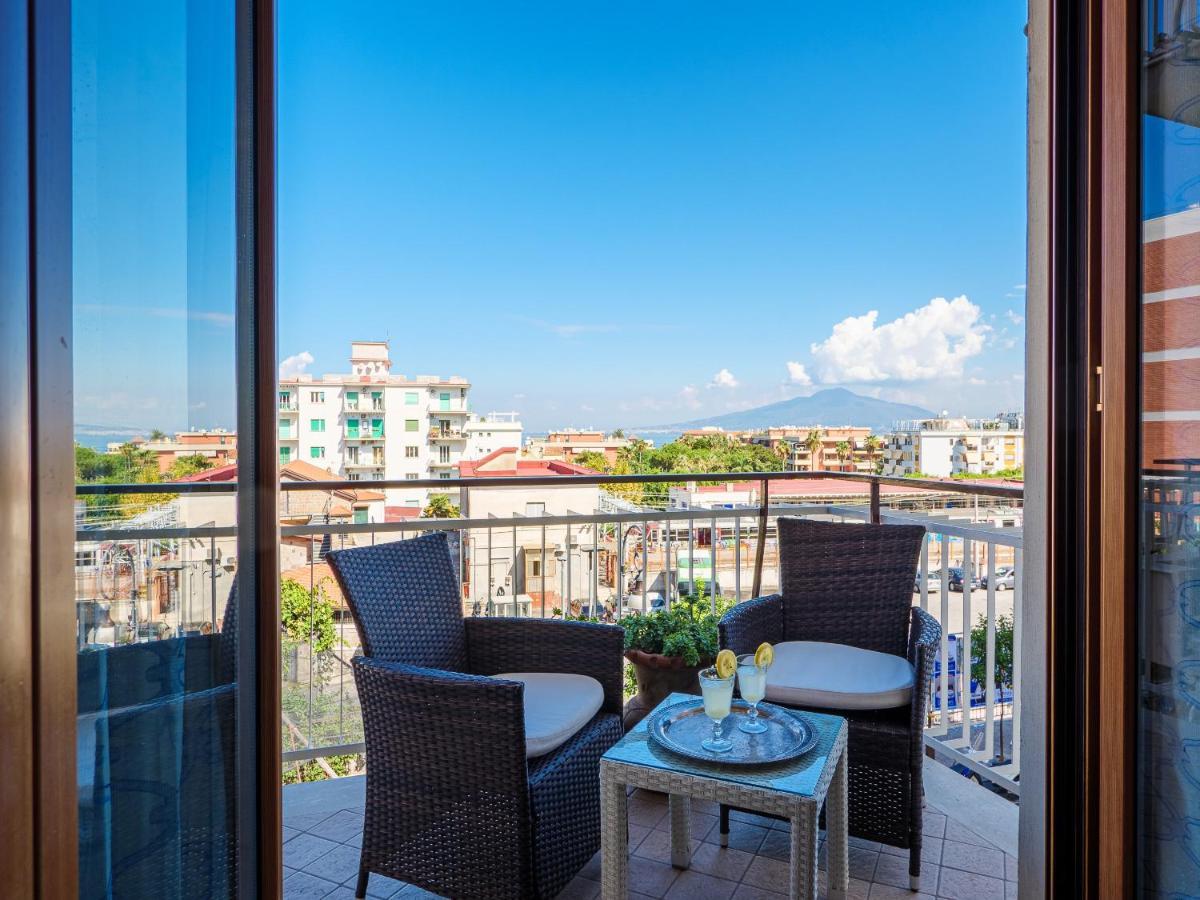 ARANCI 67 - convenient apartment in Sorrento centre Extérieur photo
