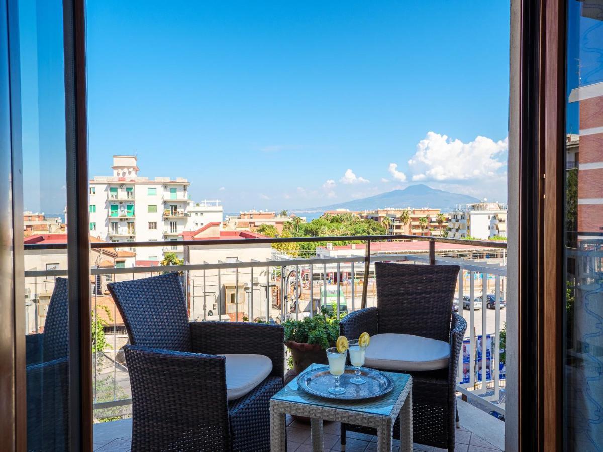 ARANCI 67 - convenient apartment in Sorrento centre Extérieur photo